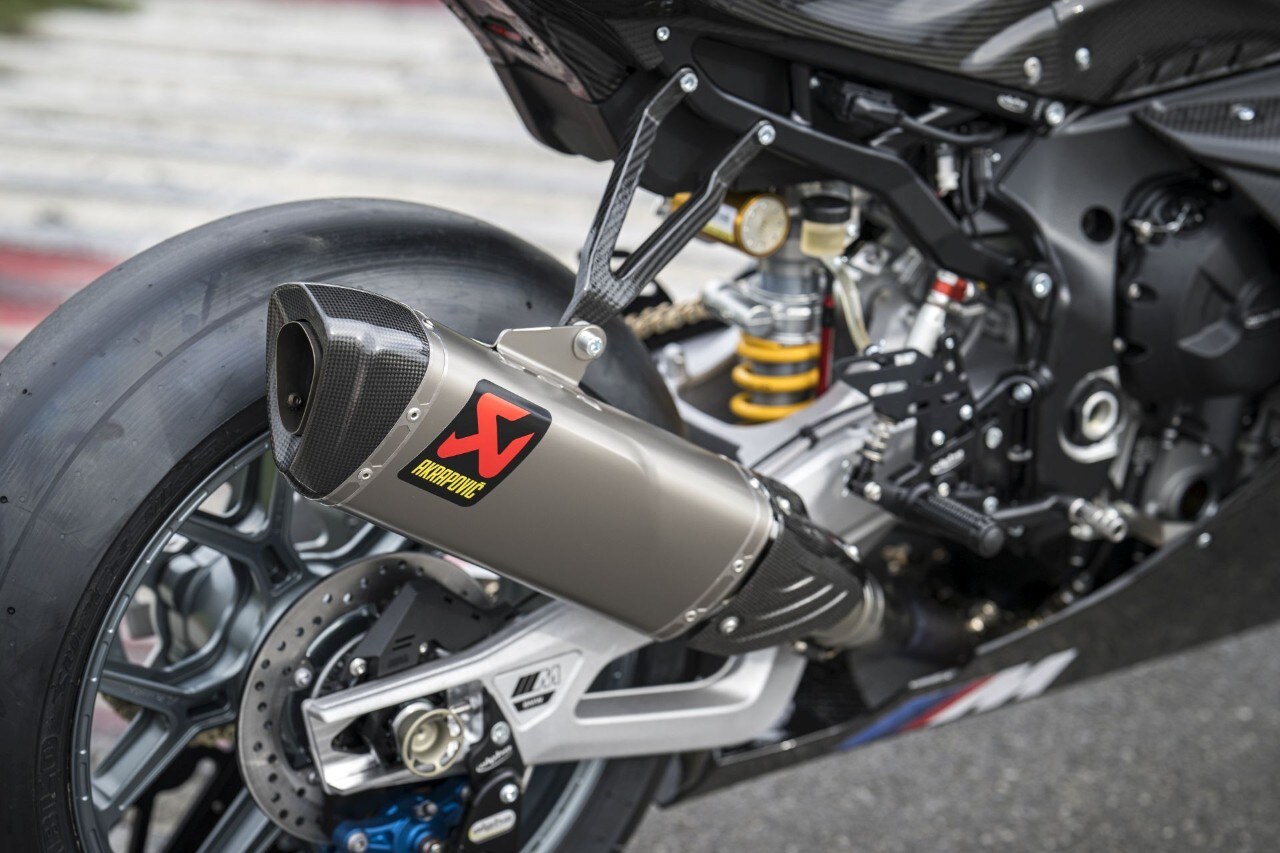 DueruoteTG #238 - Abbiamo guidato in pista la BMW che corre in SBK! 